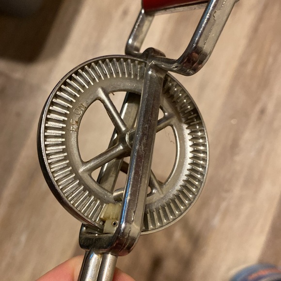 ✨Vintage Maynard Hand Egg Beater ✨ - Picture 4 of 7